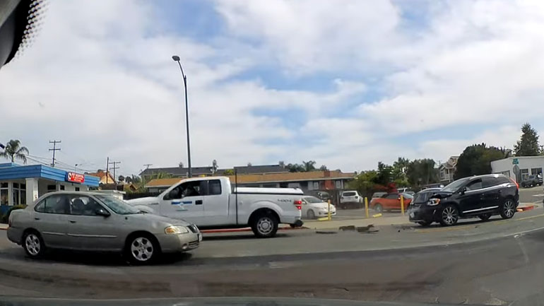 Τον τράκαρε ο υπάλληλος!